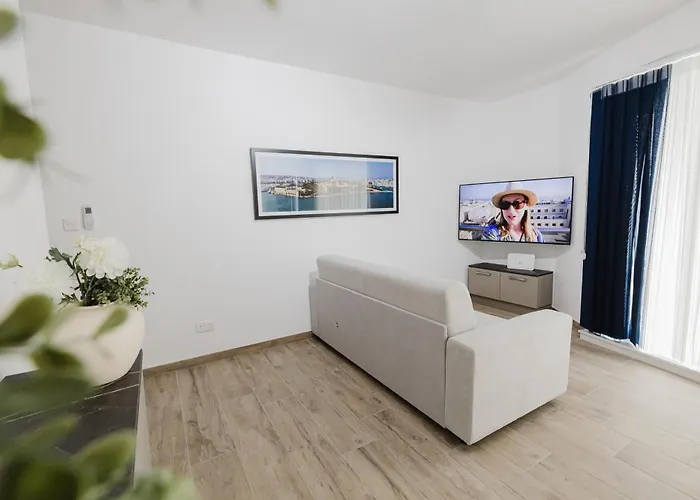 Seabreeze Flat 5 By Homely Malta!